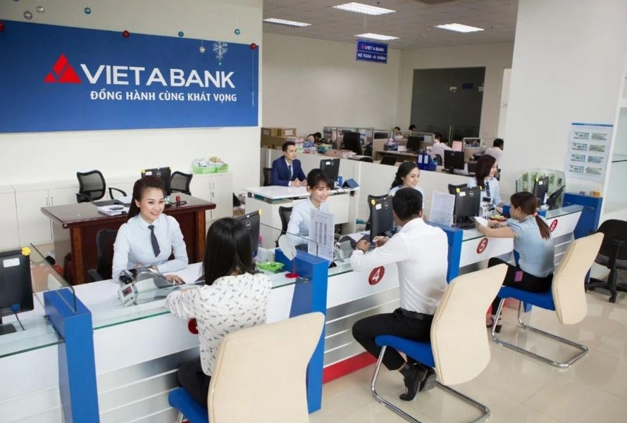 Việt Á Bank tăng trưởng âm, nguồn thu chính giảm 37%