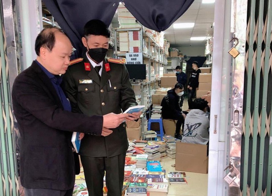 Lực lượng Công an Hà Nội phát hiện ra nhiều địa điểm in sao sách lậu 