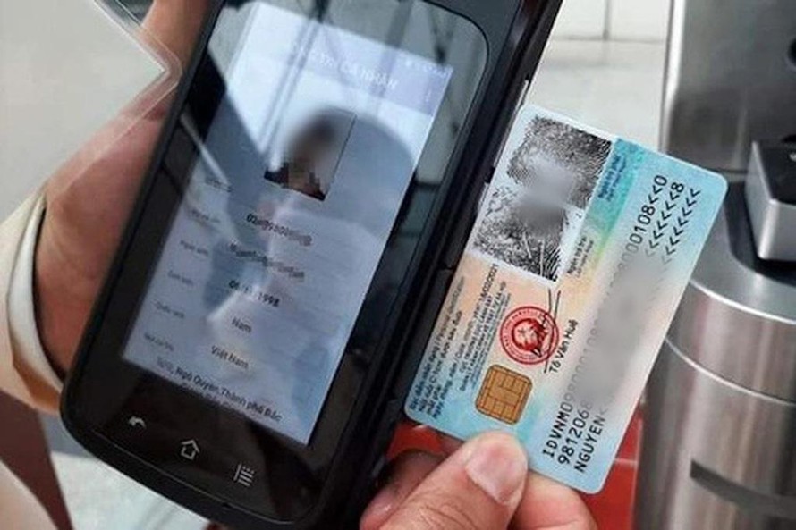 Bộ Công an thí điểm rút tiền mặt tại cây ATM bằng thẻ CCCD gắn chip (Ảnh minh họa).