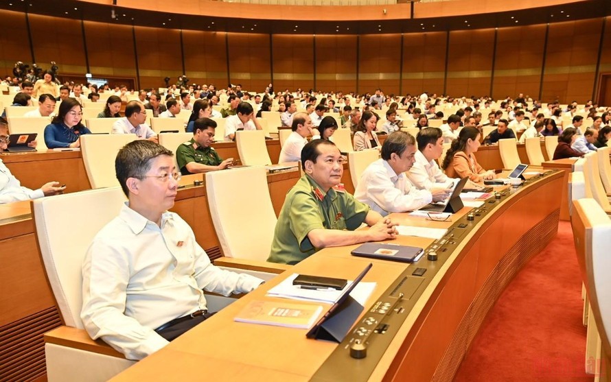 Các đại biểu Quốc hội dự phiên họp toàn thể tại Hội trường Diên Hồng sáng ngày 26/5.