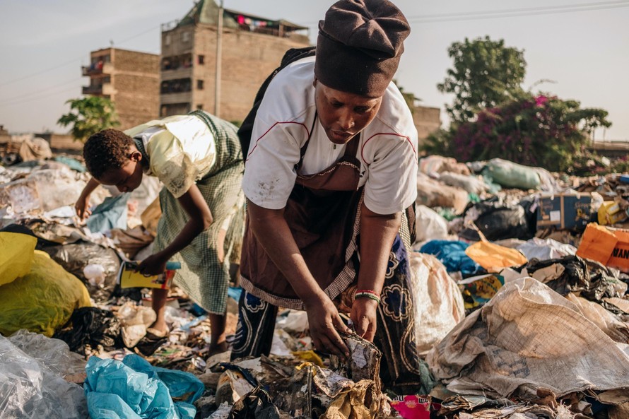 Rác thải nhựa làm tổn thương phụ nữ tại các nước đang phát triển