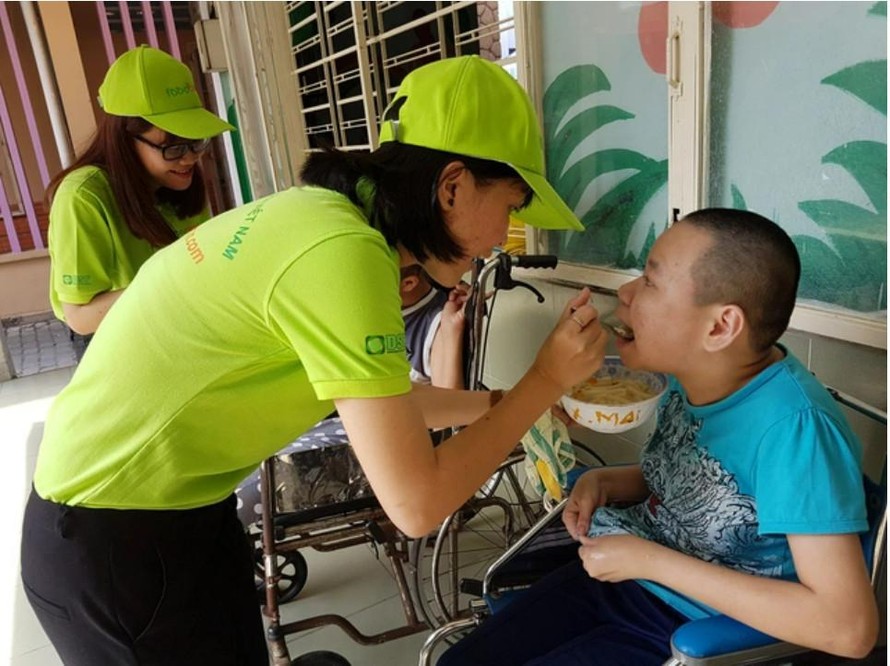  Từ nhiều năm nay các tình nguyện viên của Food Bank Việt Nam nỗ lực hỗ trợ thực phẩm cho những người yếu thế. Ảnh: FoodBank Việt Nam.