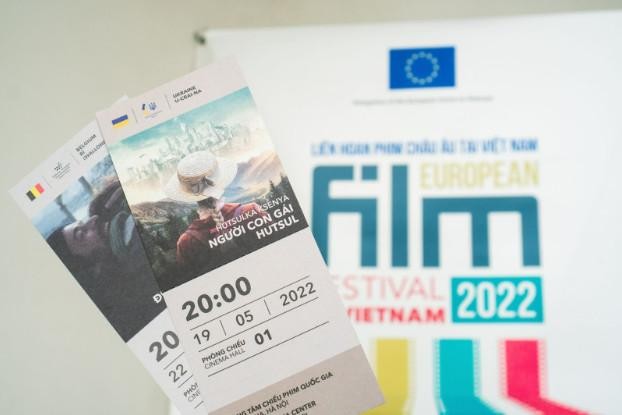 Vé xem Liên hoan phim châu Âu 2022 hiện đang được phát miễn phí tại Viện Goethe Hà Nội. Ảnh: Thanh Vân. 