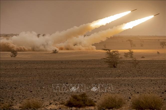 Hệ thống Tên lửa Pháo binh Cơ động Cao M142 trong cuộc tập trận chung mang tên "Sư tử châu Phi" tại Grier Labouihi, Maroc, ngày 9/6/2021. Ảnh: AFP/TTXVN
