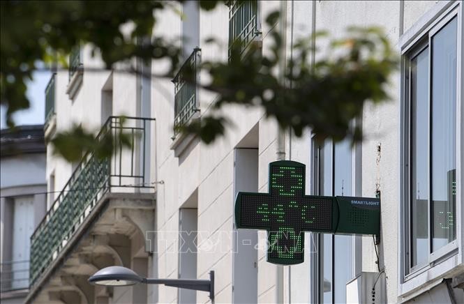 Bảng điện tử báo nhiệt độ ngoài trời lên tới 44 độ C tại Brest, miền Tây Pháp ngày 18/7/2022. Ảnh: AFP