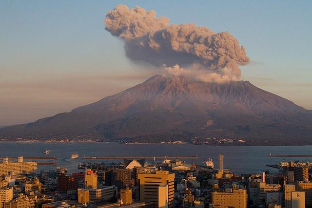 Núi lửa Sakurajima, Nhật Bản. 
