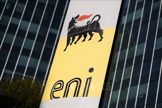 Biểu tượng tập đoàn dầu khí Eni của Italy tại San Donato, gần thành phố Milan. Ảnh: AFP