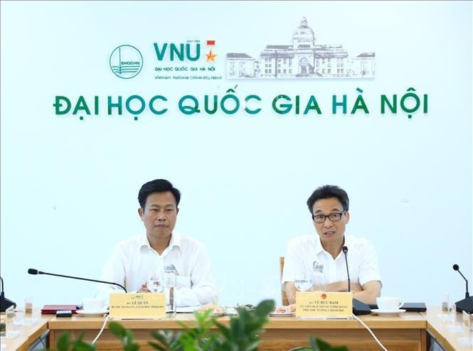 Phó Thủ tướng Vũ Đức Đam làm việc với Đại học Quốc gia Hà Nội. Ảnh: TTXVN