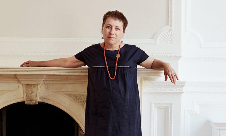 Bà Jane Hay, Giám đốc điều hành quốc tế của Christie's Education, là một chuyên gia có 33 năm kinh nghiệm tại nhà đấu giá Christie’s trong các lĩnh vực chuyên môn Nghệ thuật trang trí, cổ vật, đồ nội thất, sàn đấu giá và Giáo dục. 