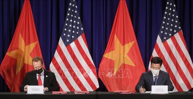 Lễ ký thỏa thuận thuê đất xây dựng trụ sở mới của Đại sứ quán Hoa Kỳ tại Việt Nam. Ảnh: TTXVN