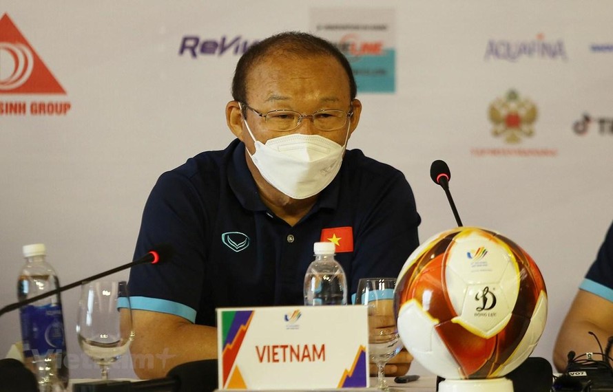 Huấn luyện viên Park Hang-seo thận trọng tối đa trước đối thủ U23 Indonesia ở SEA Games 31. (Ảnh: PV/Vietnam+)