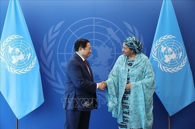 Thủ tướng Phạm Minh Chính gặp bà Amina J. Mohamed, Phó Tổng Thư ký Liên hợp quốc. Ảnh: Dương Giang/TTXVN