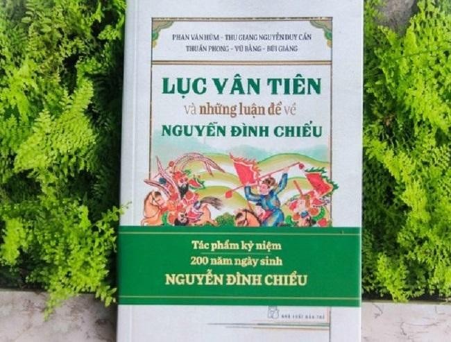 Bìa cuốn sách viết về tác phẩm Lục Vân Tiên và danh nhân Nguyễn Đình Chiểu.
