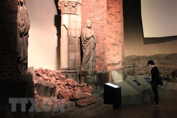 Những gì còn sót lại của Nhà thờ lớn Urakami sau thảm kịch được trưng bày tại Bảo tàng Bom Nguyên tử Nagasaki. (Ảnh: Đào Thanh Tùng/TTXVN)