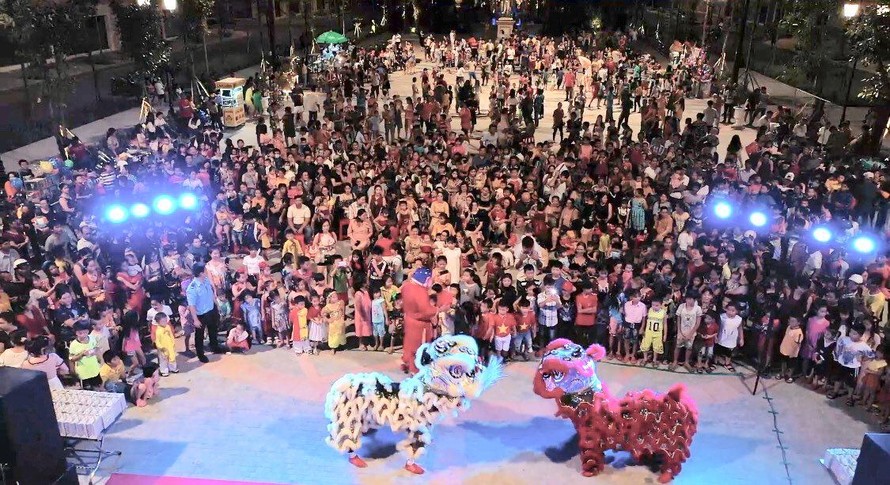 Hàng nghìn người đã tham dự đêm hội Trung thu ở An Thới do tập đoàn Sun Group tổ chức năm 2020.